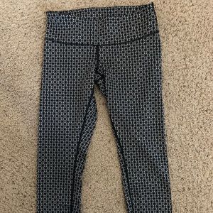 Lululemon size 6 mid rise